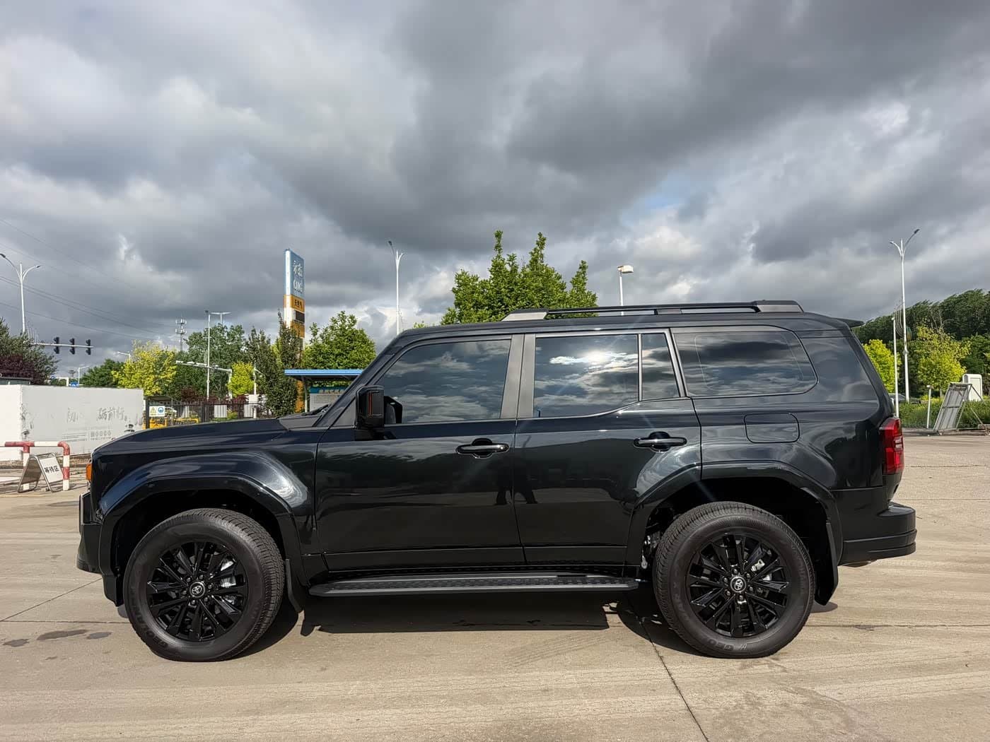 2025 Toyota Prado Black, 9,000 km, China export – photo 5