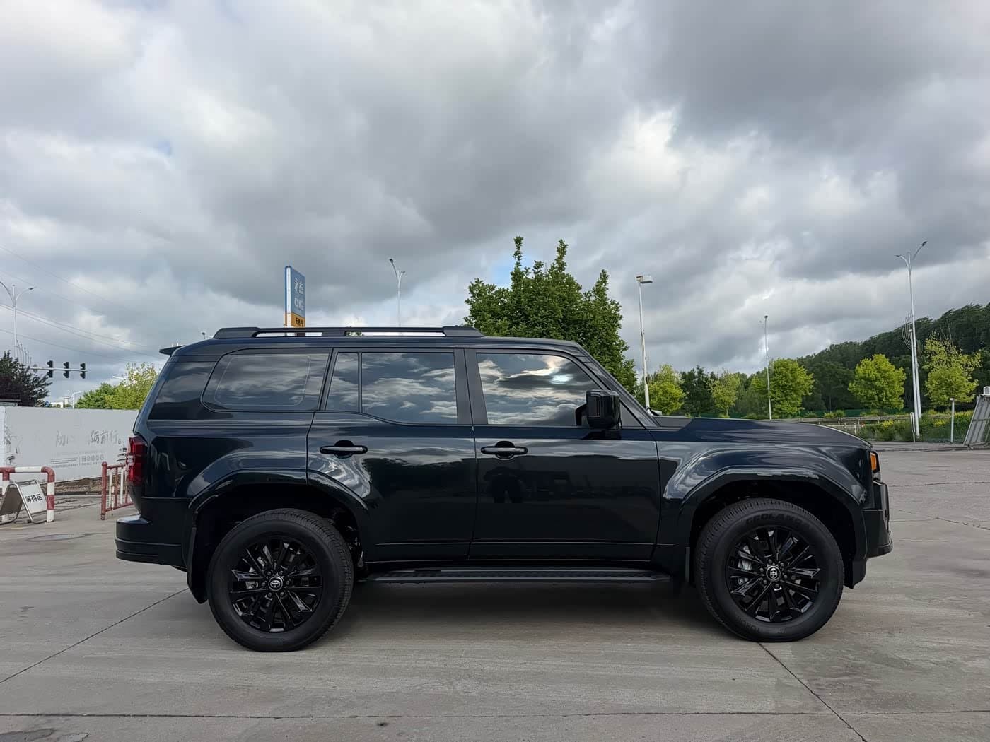 2025 Toyota Prado Black, 9,000 km, China export – photo 4