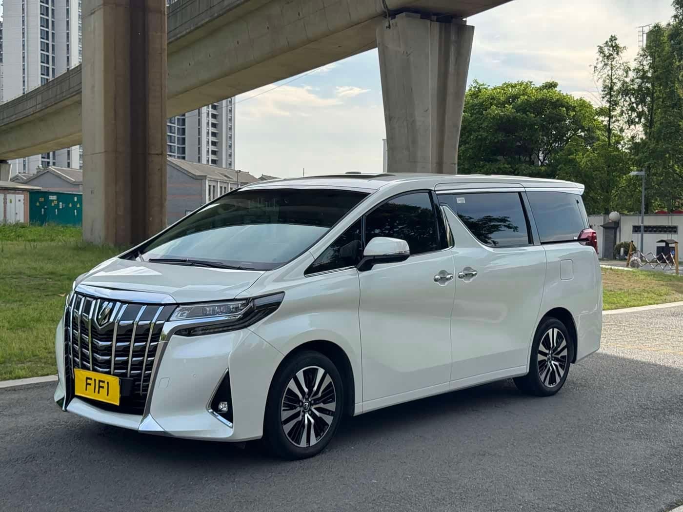 2018 Toyota Alphard White, 47,000 km, China export – photo 1