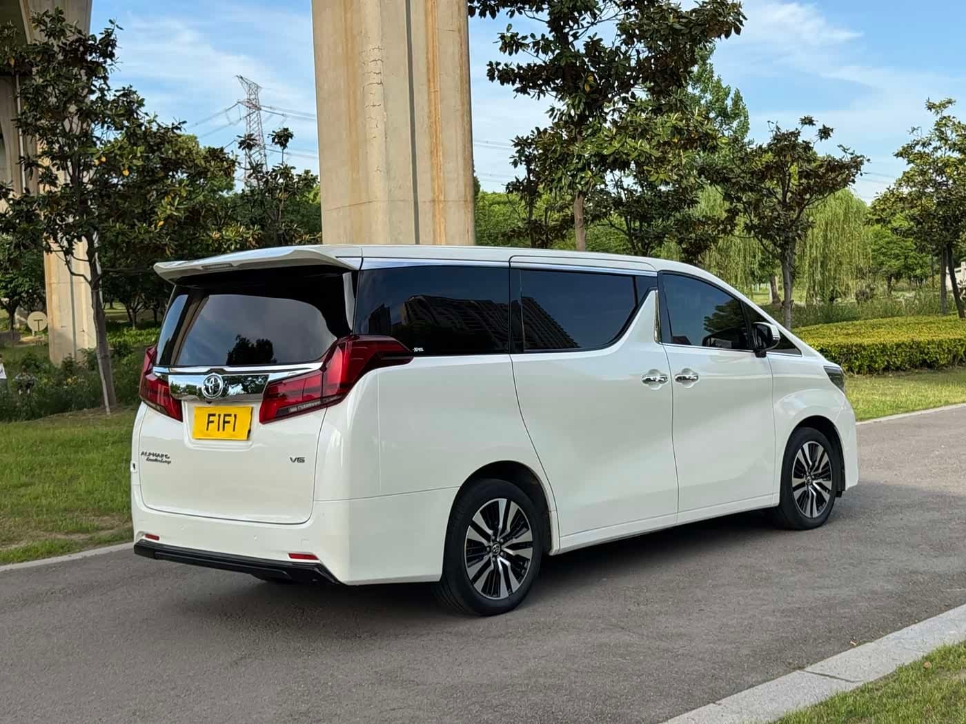 2018 Toyota Alphard White, 47,000 km, China export – photo 3