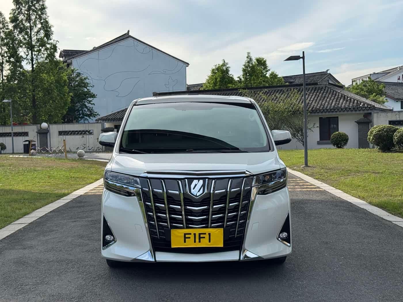 2018 Toyota Alphard White, 47,000 km, China export – photo 2