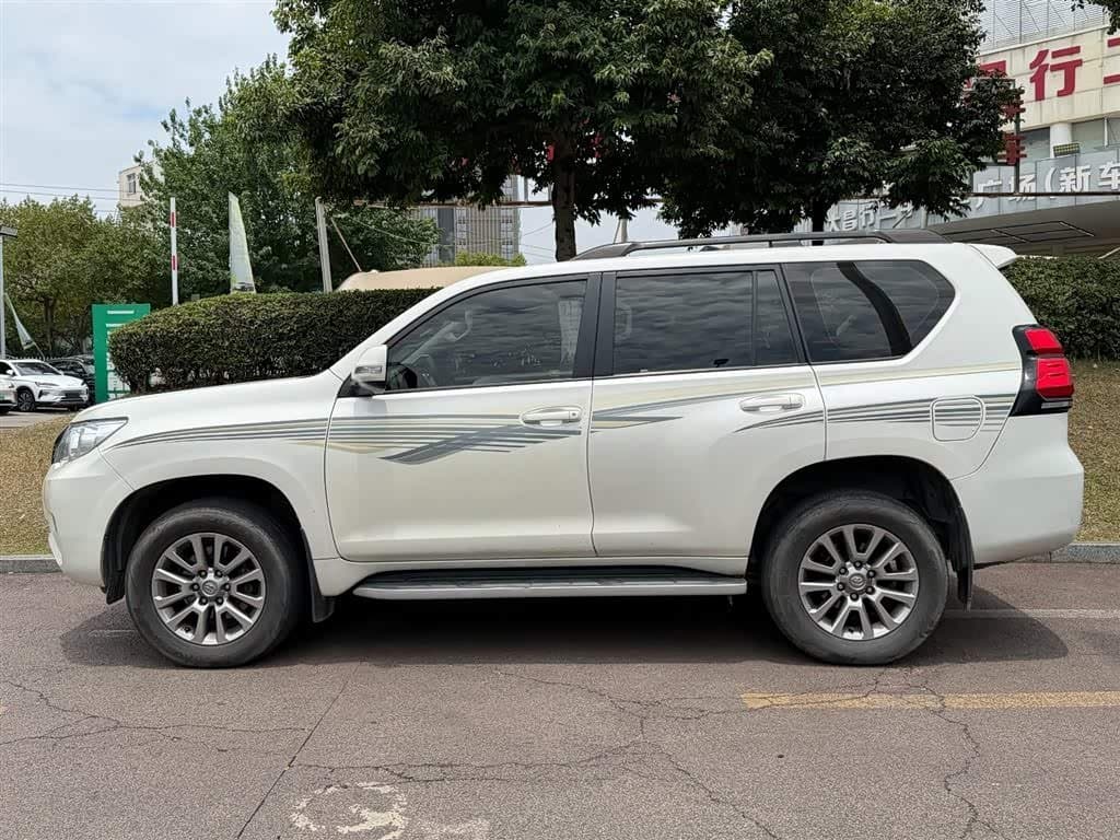 2017 Toyota Prado White, 95,000 km, China export – photo 3