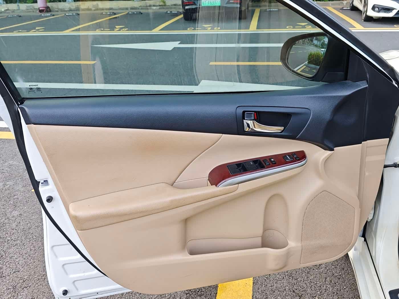 2013 Toyota Camry White, 90,000 km, China export – photo 7