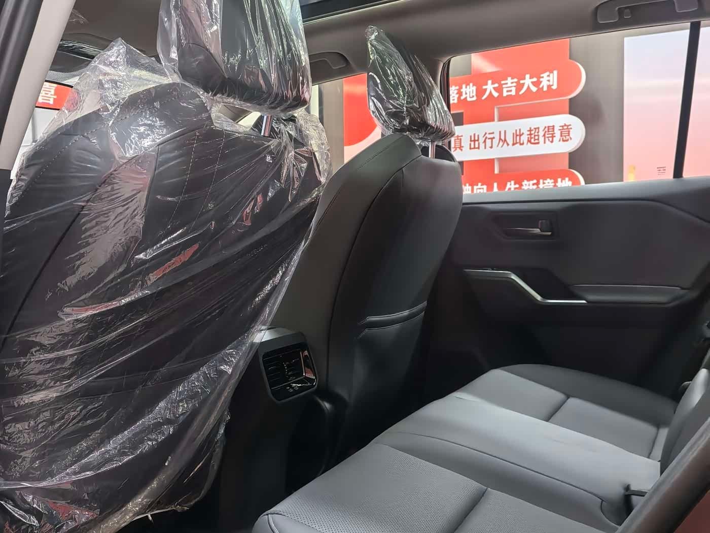 2025 Toyota RAV4 Black, 630 km, China export – photo 7