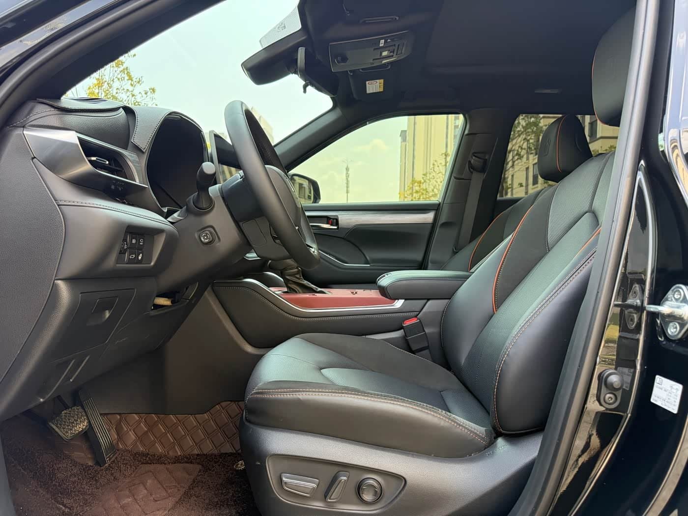 2025 Toyota Crown Kluger Black, 11,000 km, China export – photo 4