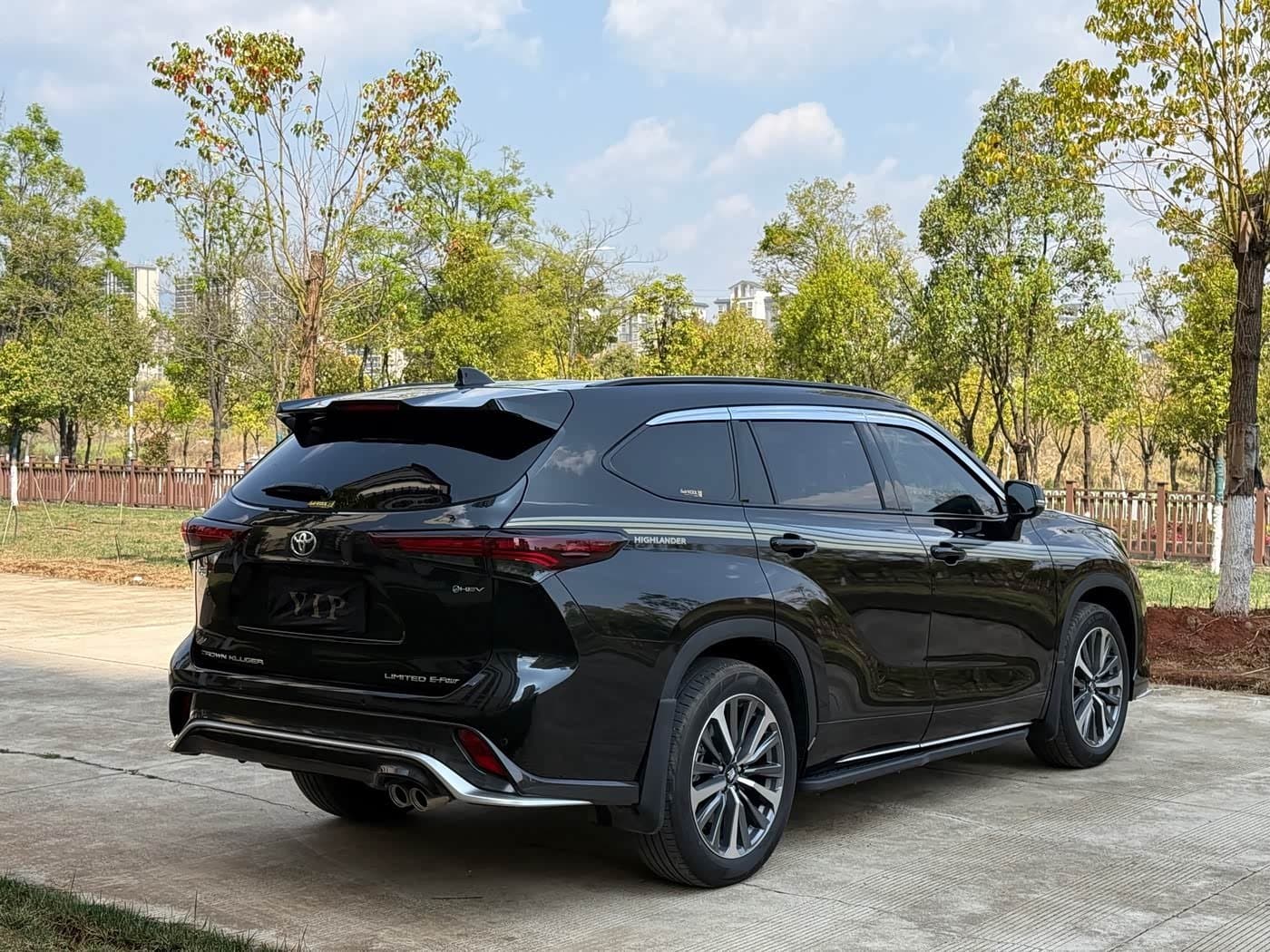 2025 Toyota Crown Kluger Black, 11,000 km, China export – photo 7