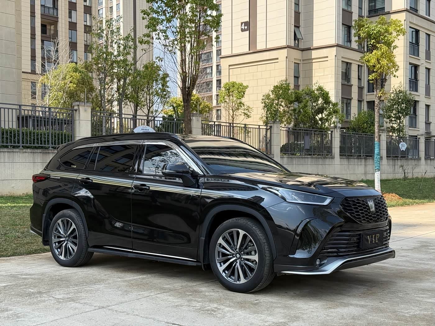 2025 Toyota Crown Kluger Black, 11,000 km, China export – photo 1