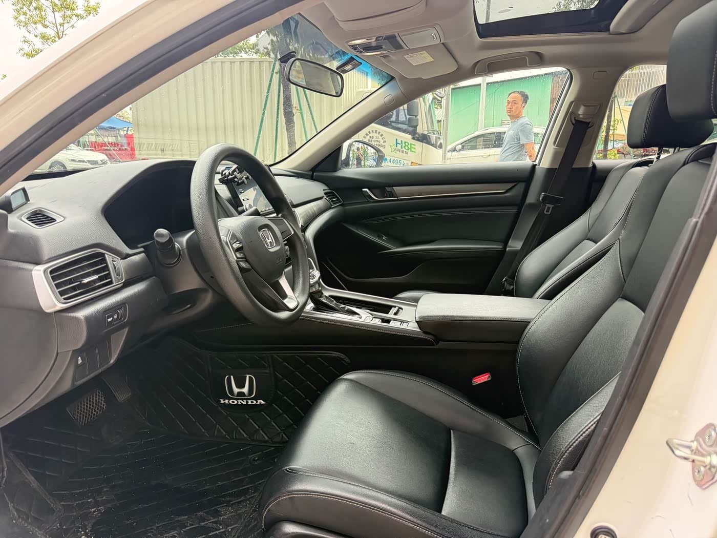 2018 Honda Inspire White, 70,000 km, China export – photo 6