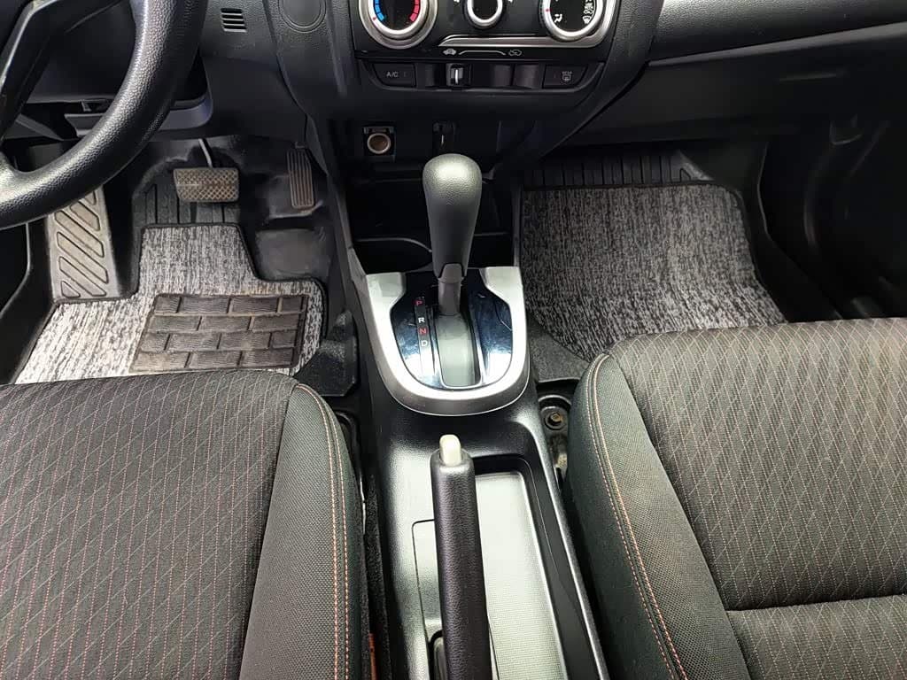 2018 Honda Fit White, 90,600 km, China export – photo 7