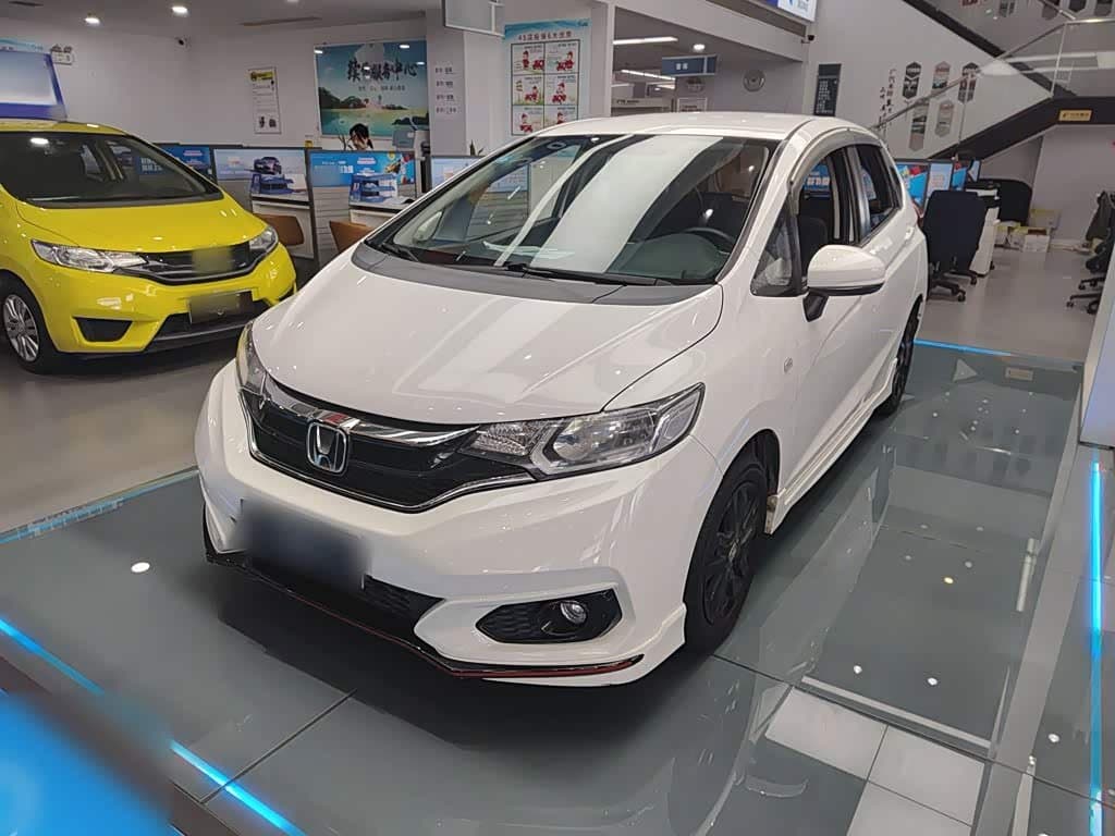 2018 Honda Fit White, 90,600 km, China export – photo 1
