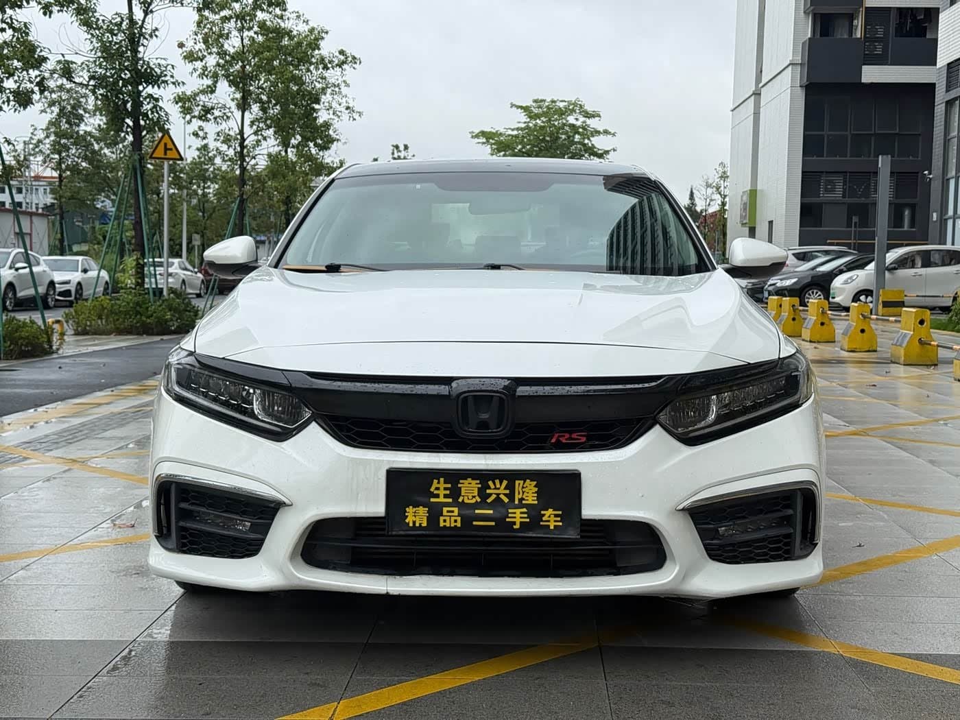 2018 Honda Inspire White, 70,000 km, China export – photo 2