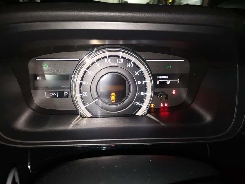 2016 Honda Elysion White, 118,900 km, China export – photo 4