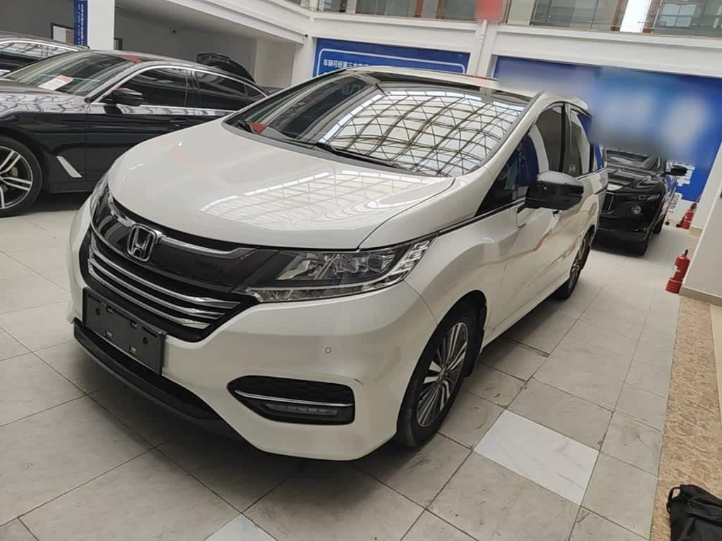 2018 Honda Odyssey White, 120,000 km, China export – photo 1