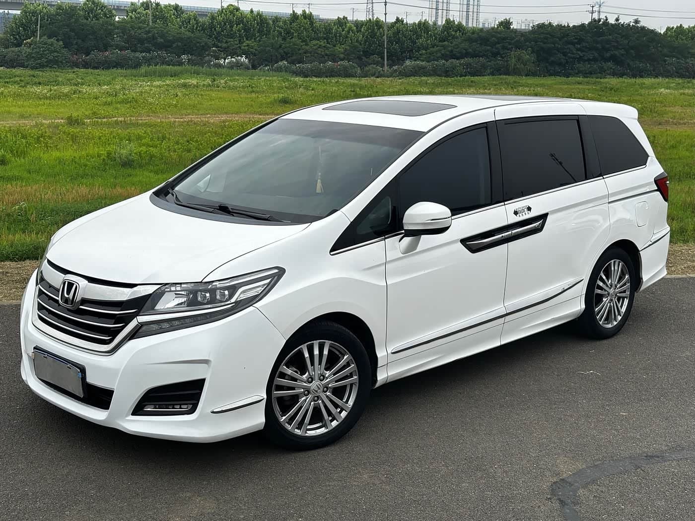 2016 Honda Elysion White, 118,000 km, China export – photo 1
