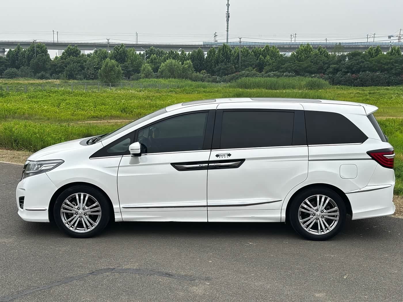 2016 Honda Elysion White, 118,000 km, China export – photo 3
