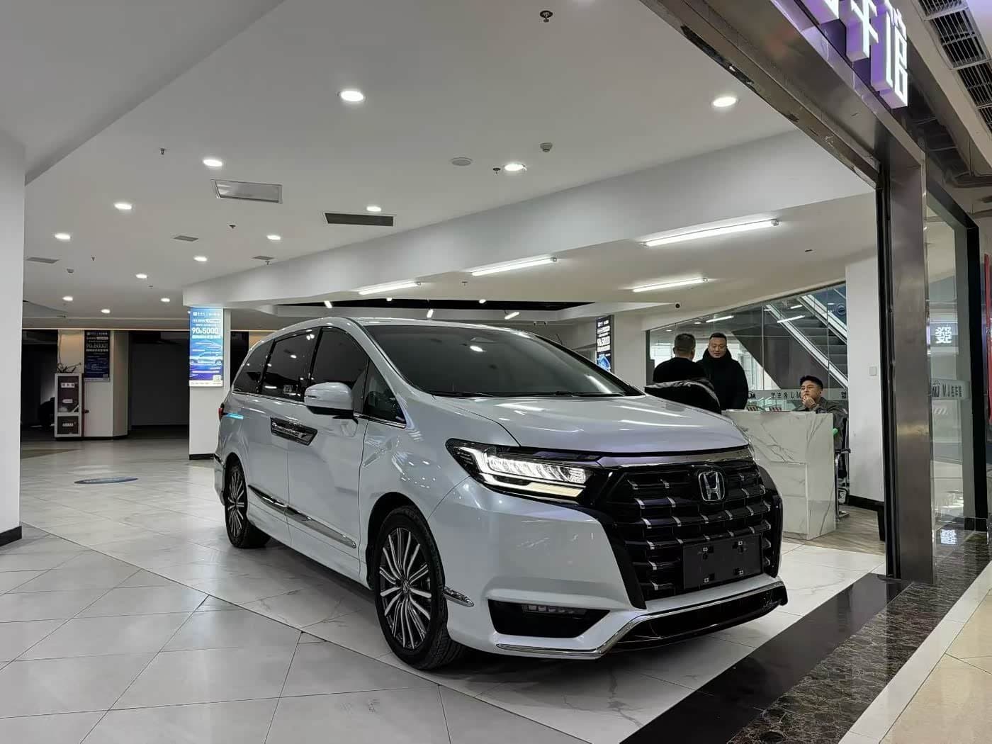 2023 Honda Elysion White, 30,000 km, China export – photo 1