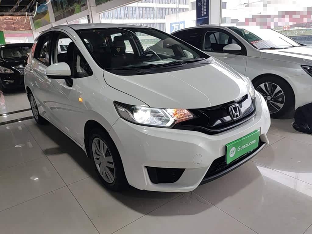 2016 Honda Fit White, 122,000 km, China export – photo 4