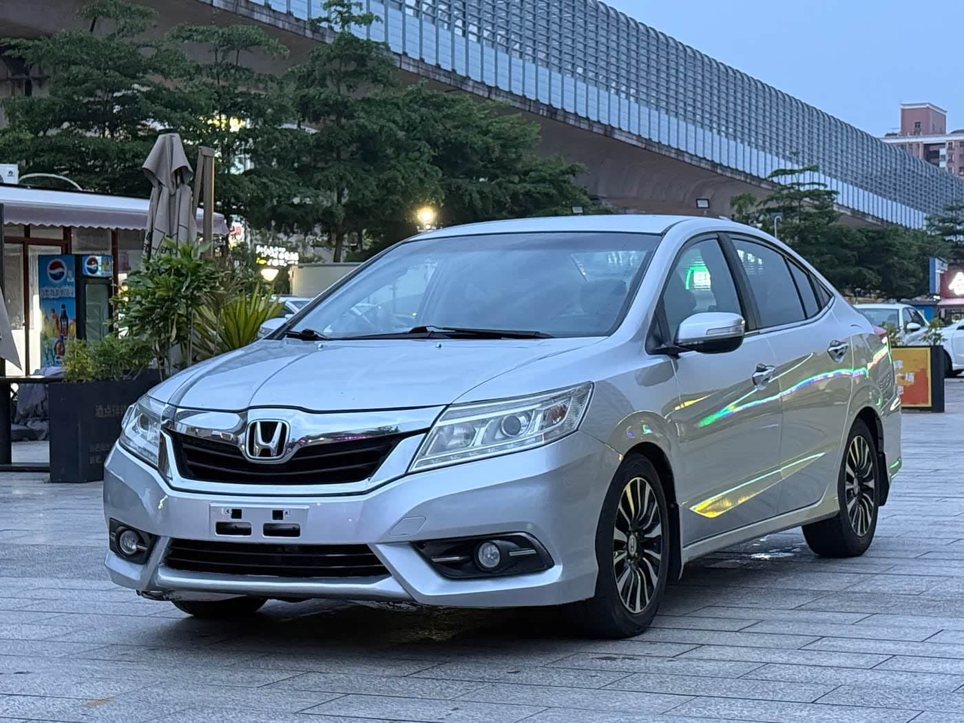 2013 Honda Lingpai 银灰色, 136,000 km, China export – photo 1
