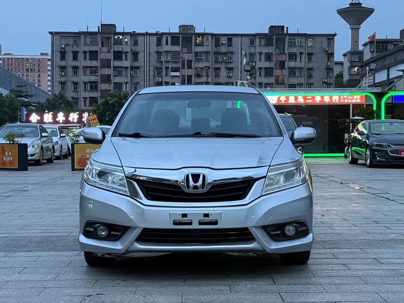 2013 Honda Lingpai 银灰色, 136,000 km, China export – photo 2
