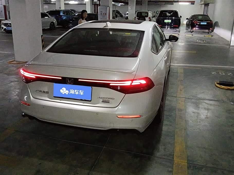 2025 Honda Accord White, 1,400 km, China export – photo 3