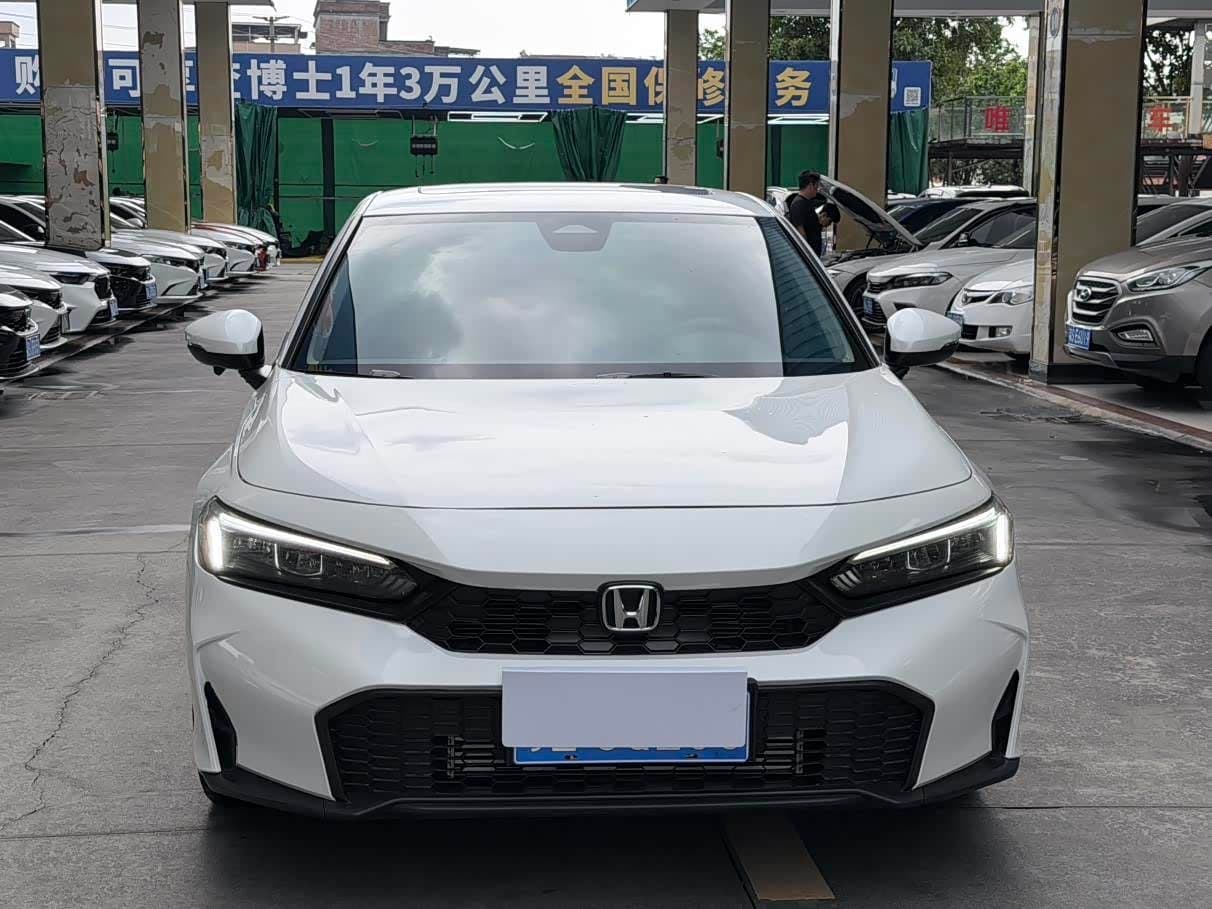 2025 Honda Civic White, 2,000 km, China export – photo 2