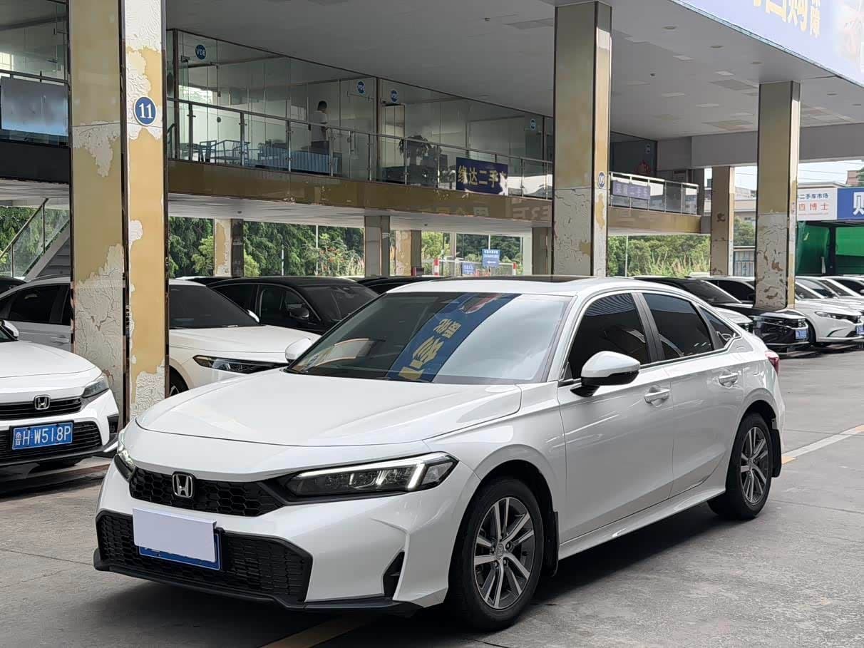 2025 Honda Civic White, 2,000 km, China export – photo 1
