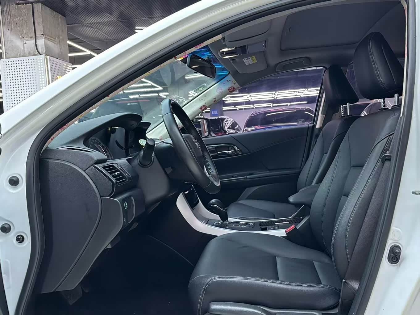 2016 Honda Accord White, 59,000 km, China export – photo 4
