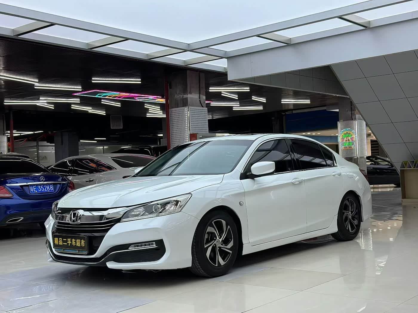 2016 Honda Accord White, 59,000 km, China export – photo 2
