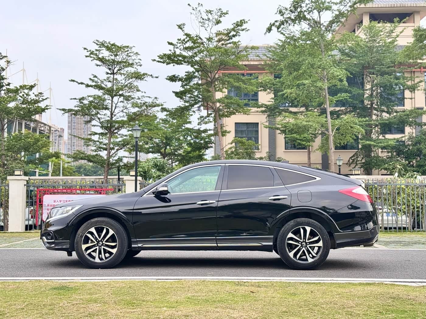 2015 Honda Crosstour Black, 136,000 km, China export – photo 4