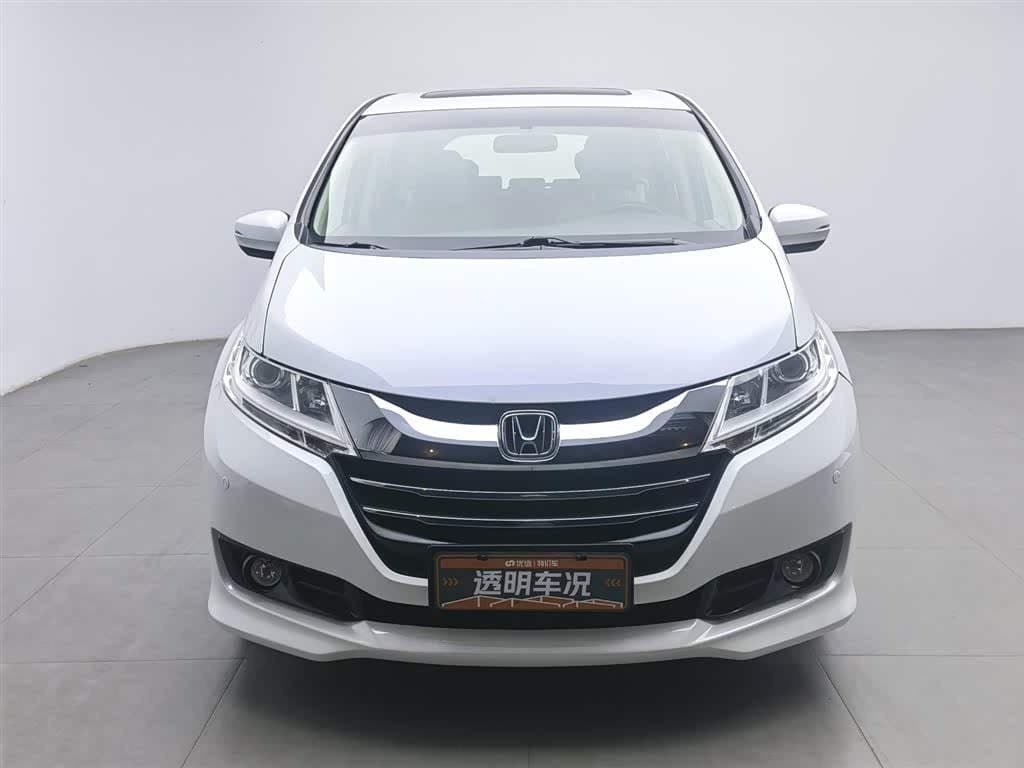 2017 Honda Odyssey White, 132,900 km, China export – photo 3