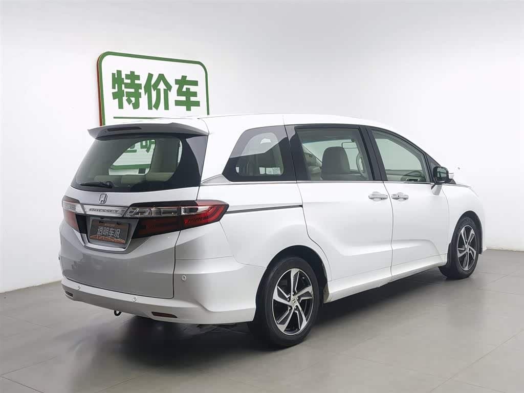 2017 Honda Odyssey White, 132,900 km, China export – photo 2