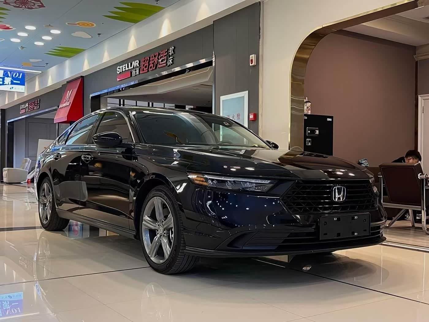 2024 Honda Accord New Energy Black, 8,000 km, China export – photo 3