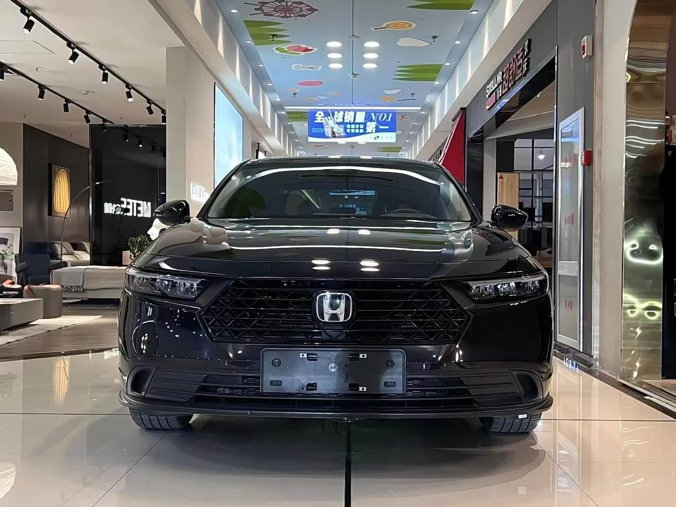 2024 Honda Accord New Energy Black, 8,000 km, China export – photo 2