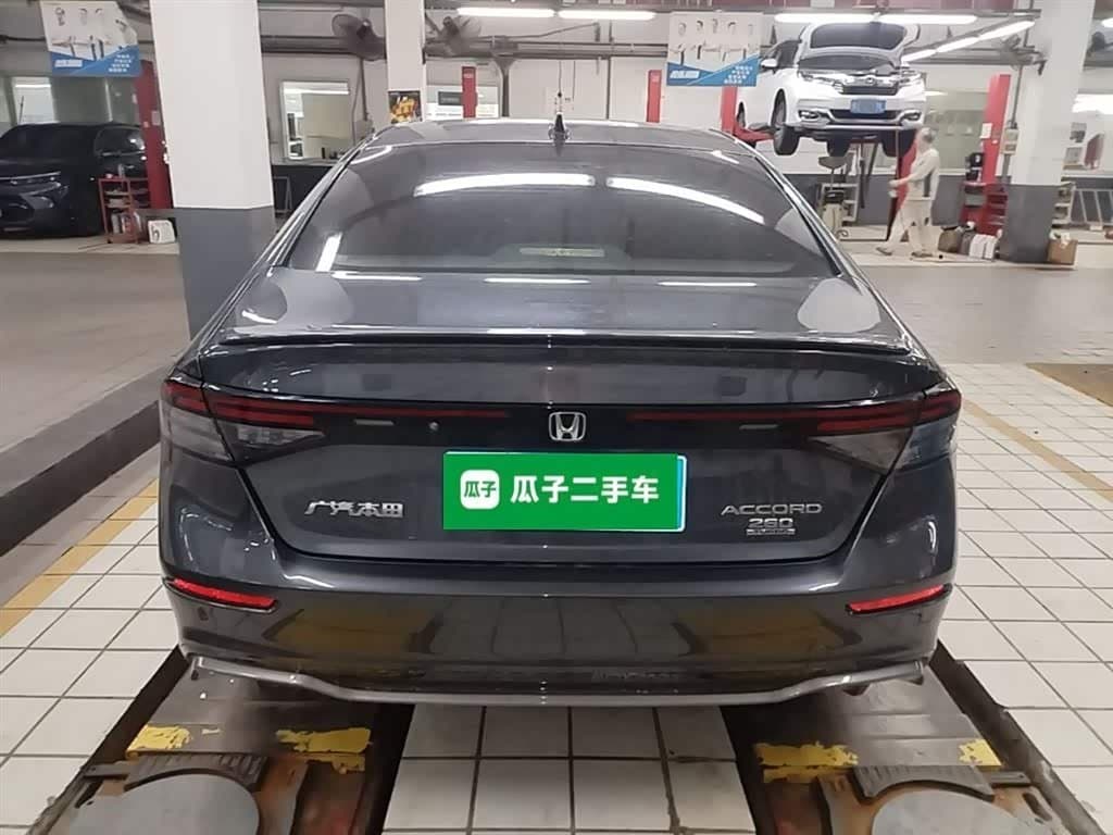 2023 Honda Accord 银灰色, 29,200 km, China export – photo 4