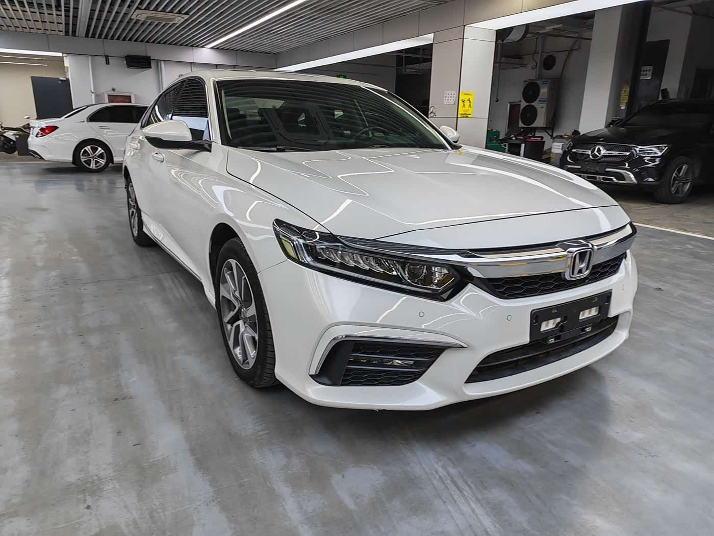 2018 Honda Inspire White, 38,000 km, China export – photo 3