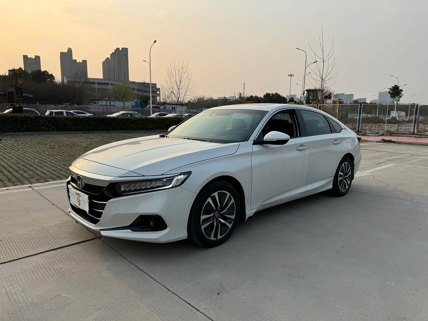 2021 Honda Accord White, 40,000 km, China export – photo 1