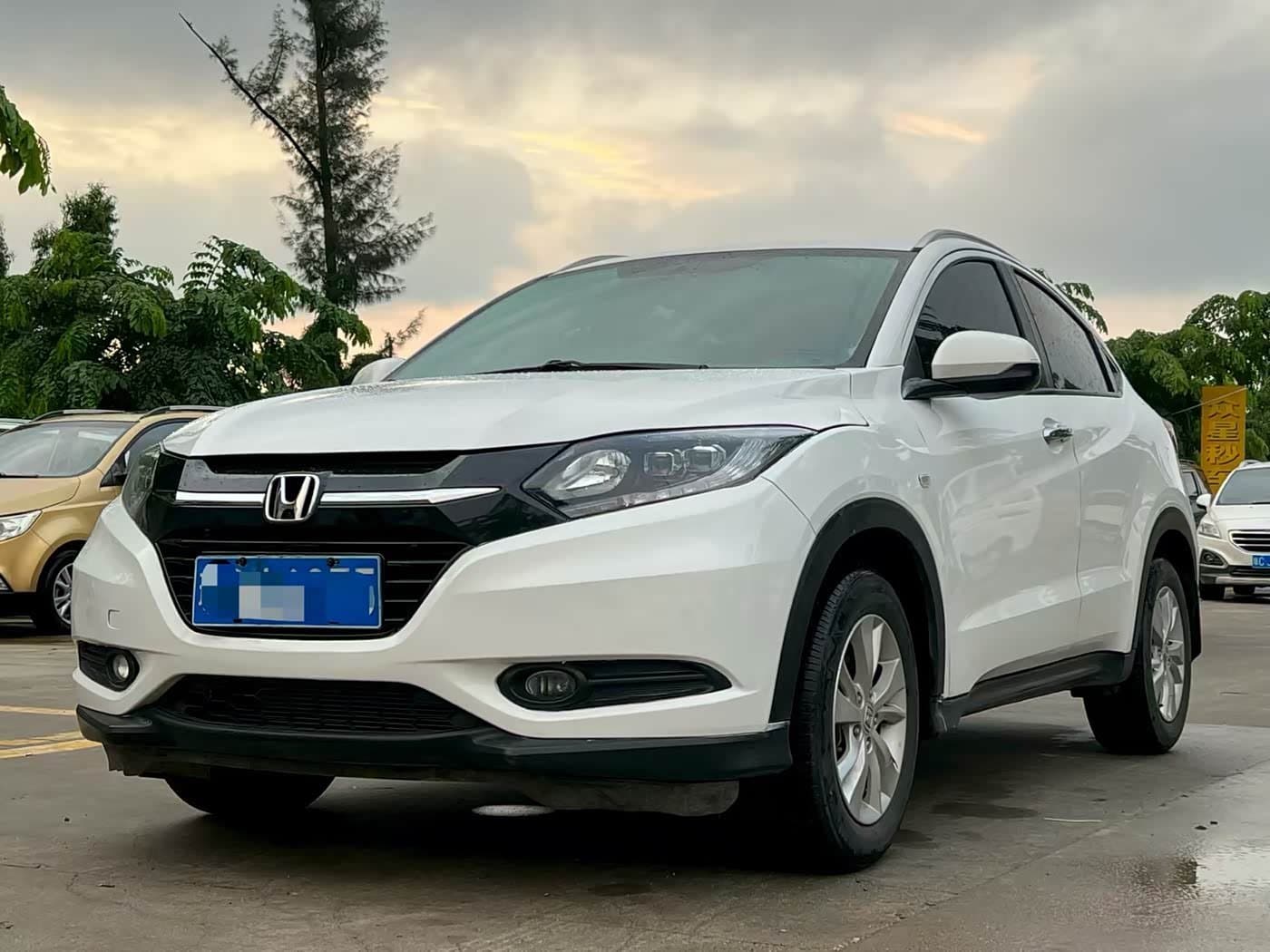 2017 Honda Vezel White, 100,000 km, China export – photo 1