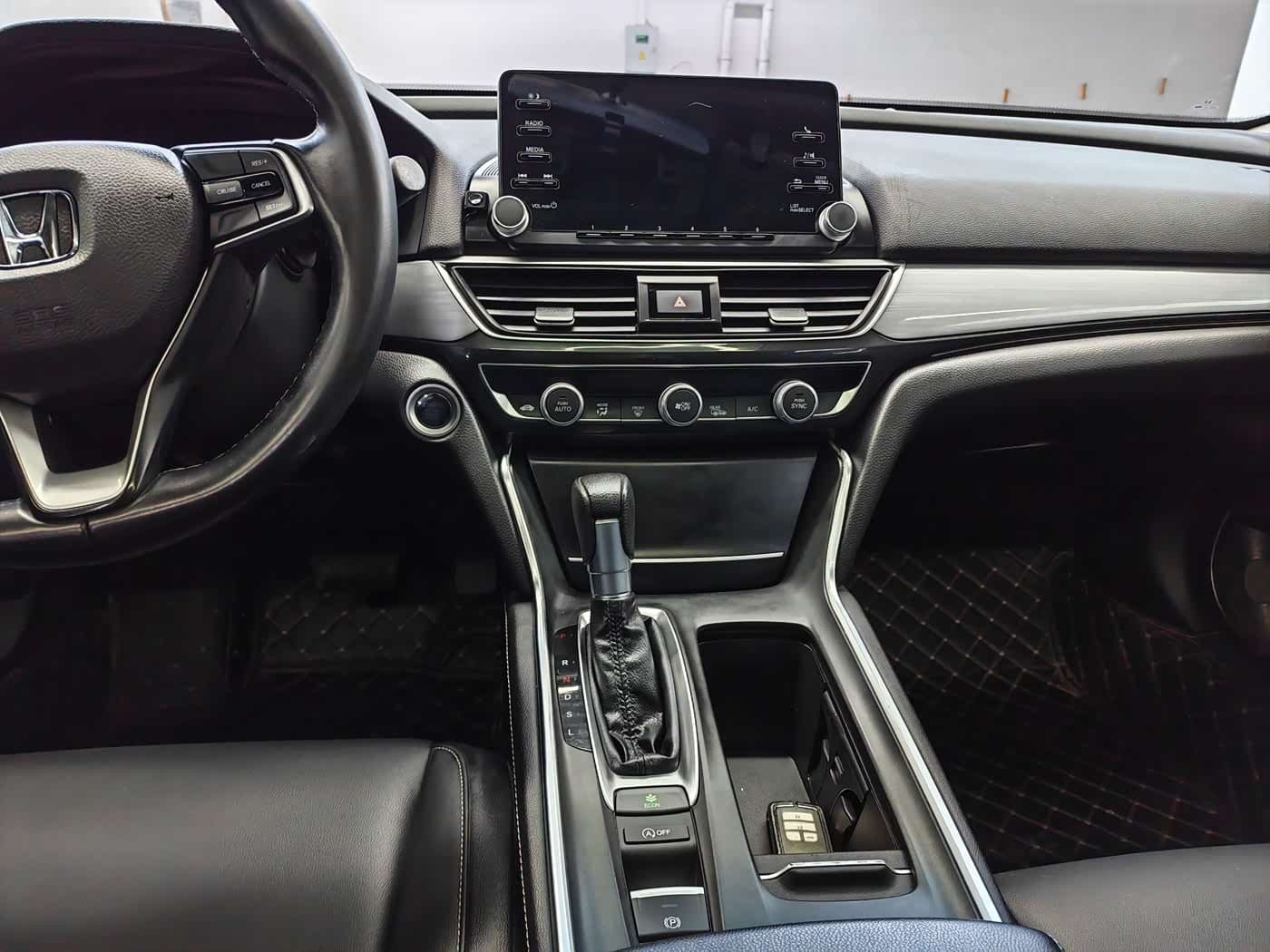 2018 Honda Inspire White, 38,000 km, China export – photo 6
