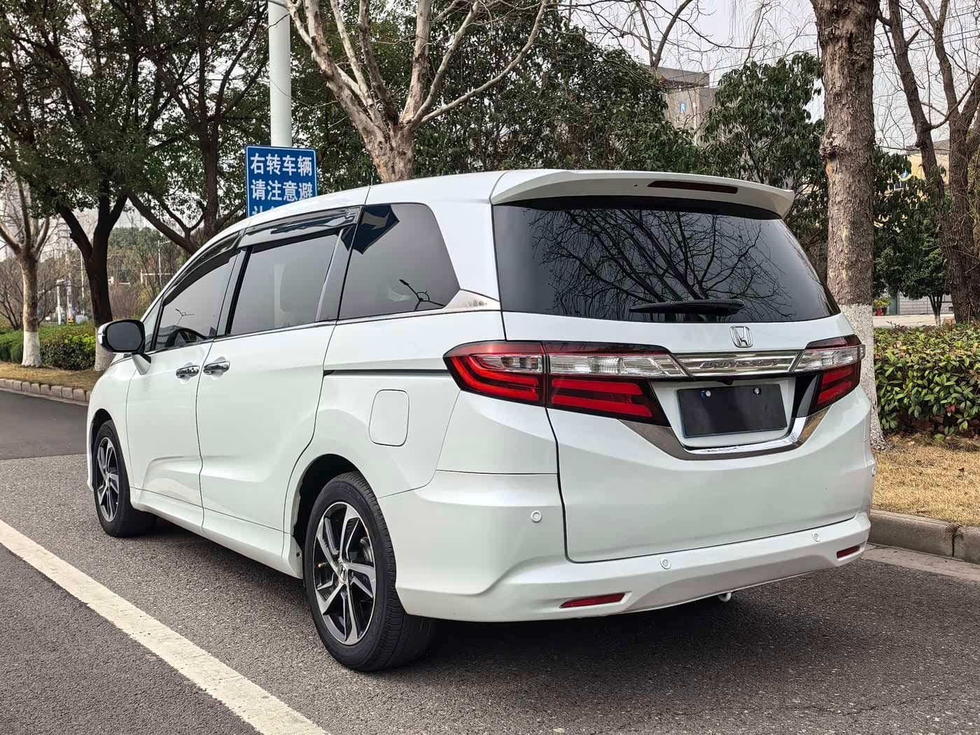 2015 Honda Odyssey White, 86,000 km, China export – photo 6