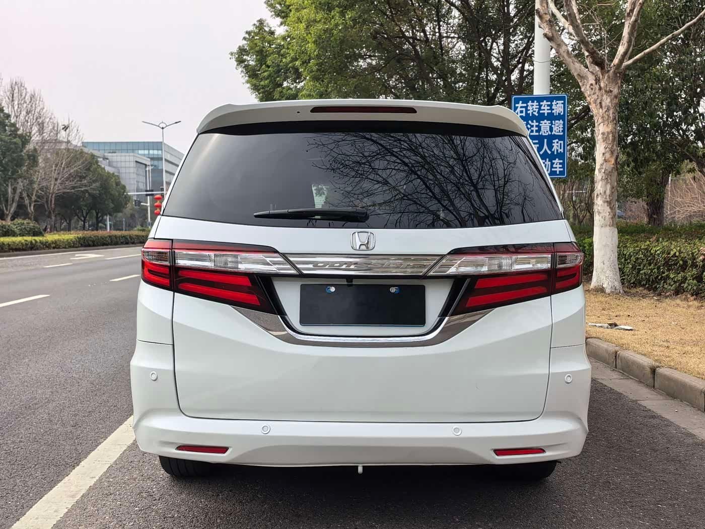 2015 Honda Odyssey White, 86,000 km, China export – photo 5