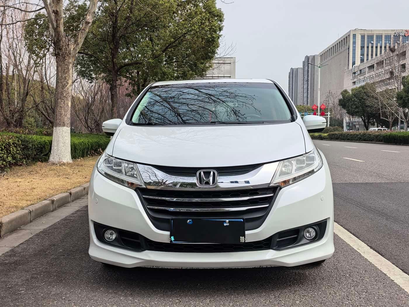 2015 Honda Odyssey White, 86,000 km, China export – photo 2