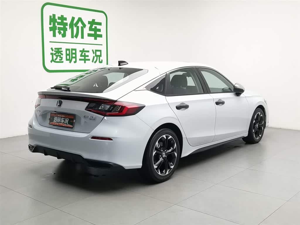 2022 Honda Civic White, 32,200 km, China export – photo 2