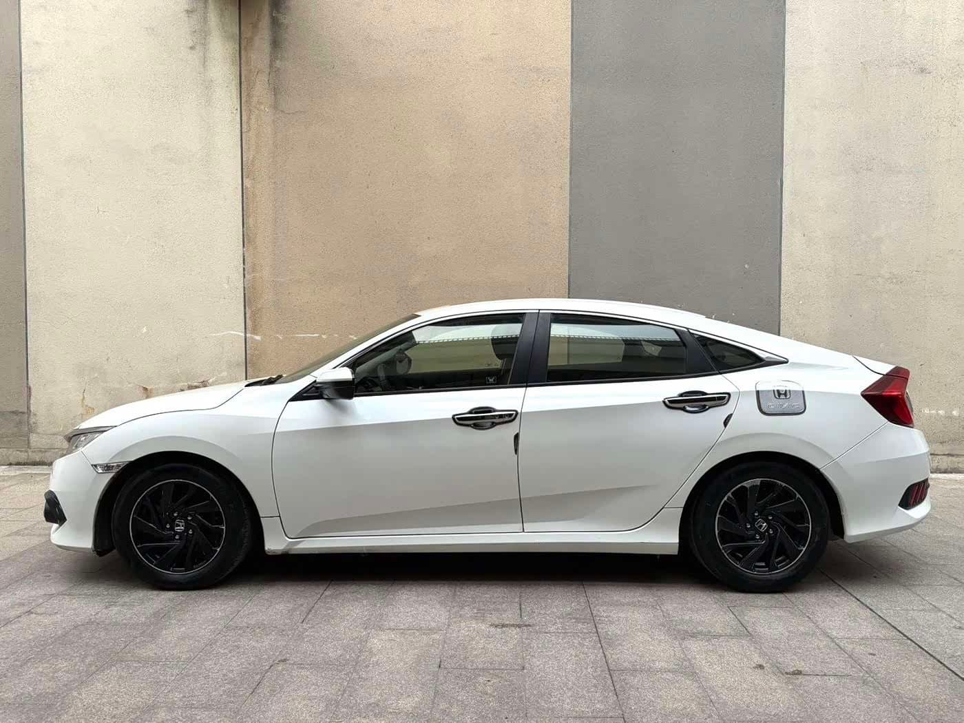 2016 Honda Civic White, 80,000 km, China export – photo 2