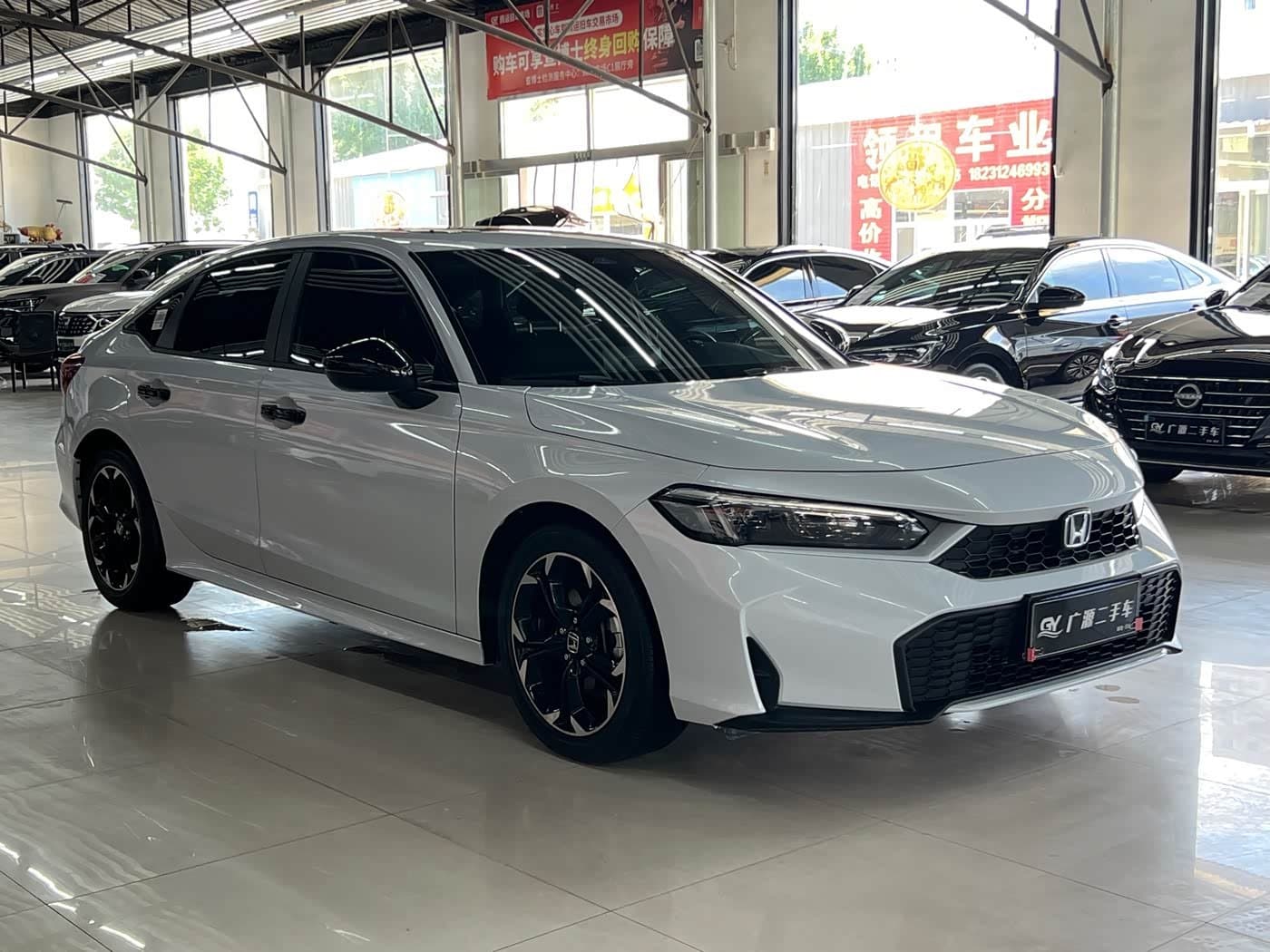 2025 Honda Civic White, 22,000 km, China export – photo 3