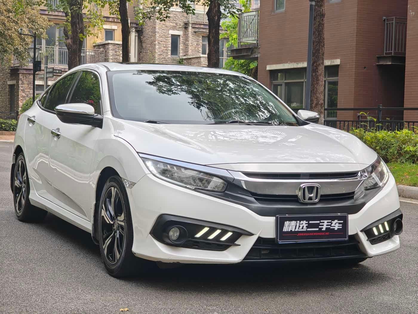 2016 Honda Civic White, 93,000 km, China export – photo 3