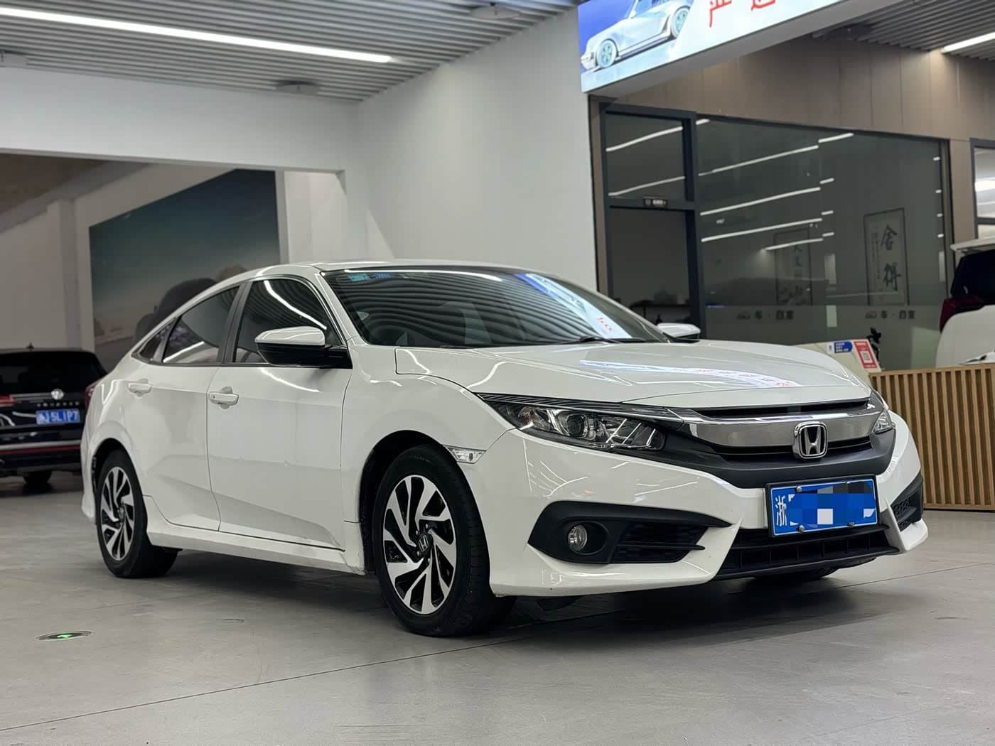 2016 Honda Civic White, 70,000 km, China export – photo 3