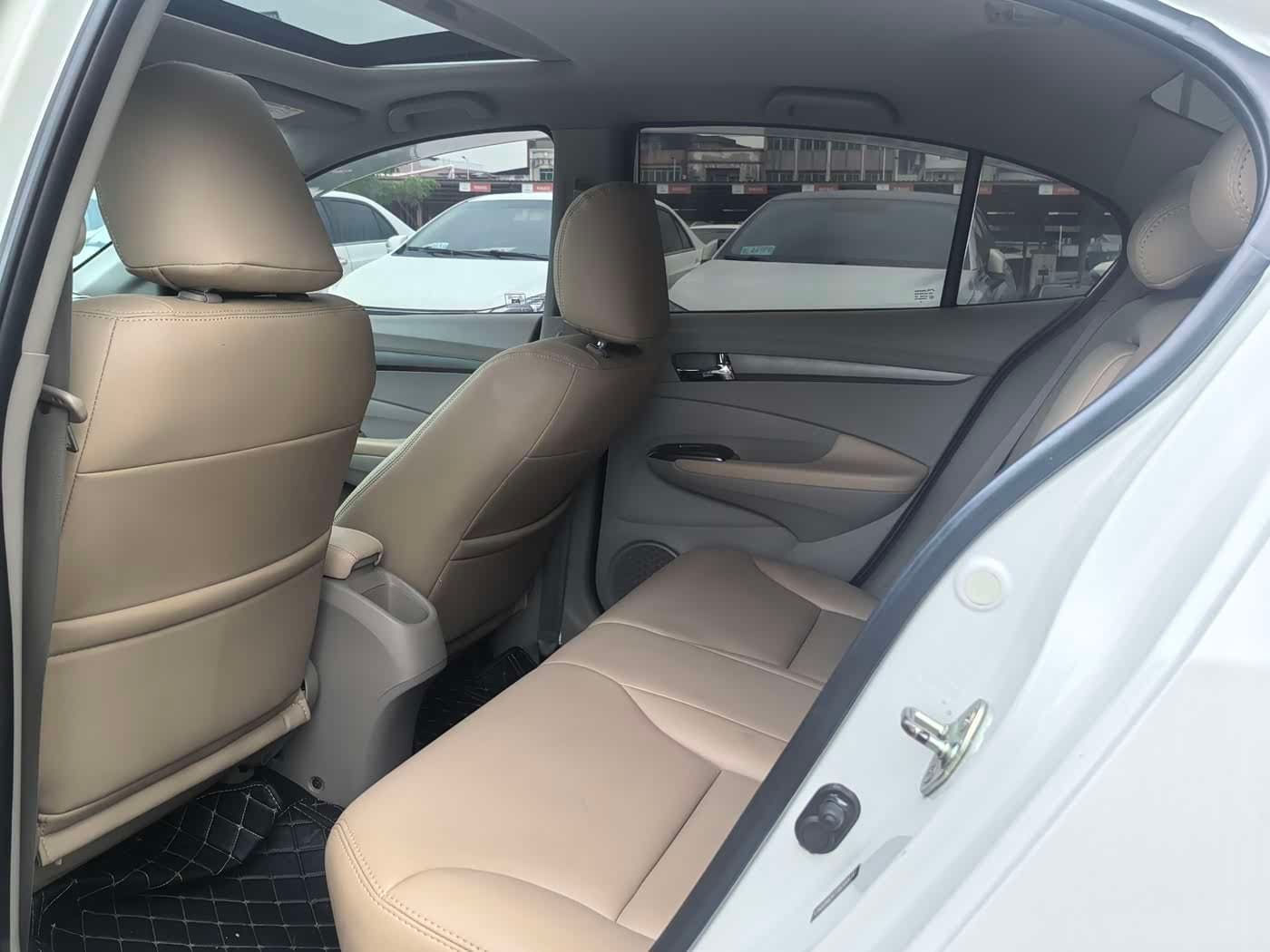 2013 Honda City Classic White, 110,000 km, China export – photo 7