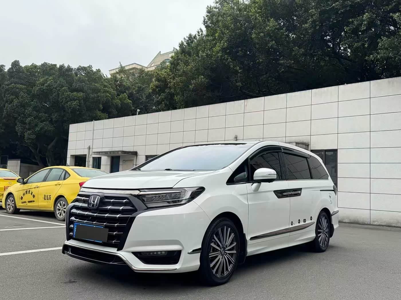 2021 Honda Elysion White, 15,000 km, China export – photo 1