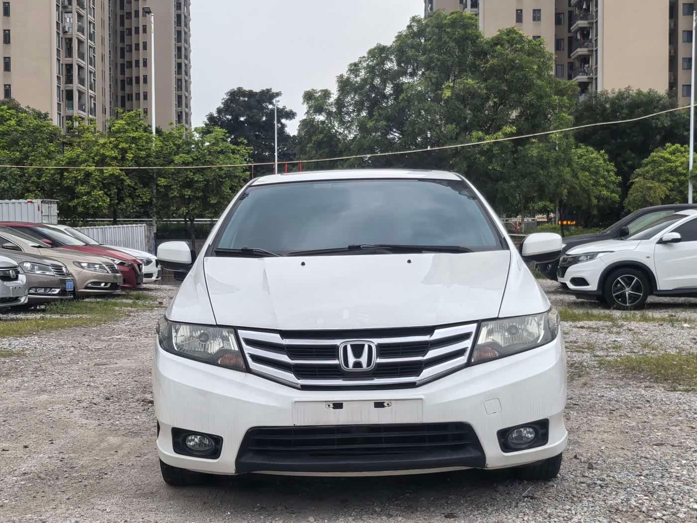 2013 Honda City Classic White, 110,000 km, China export – photo 2