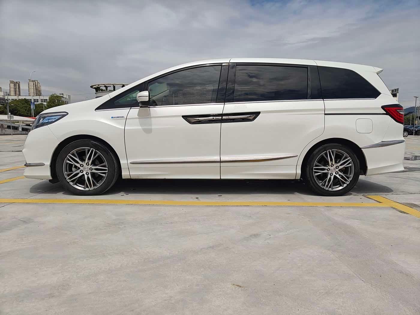 2019 Honda Elysion White, 80,000 km, China export – photo 4